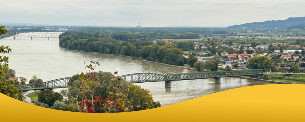 Donau in Wachau mit zwei Brücken